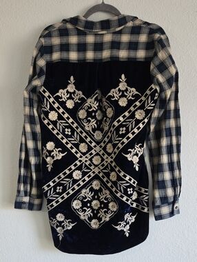 Como No Navy and Cream Plaid Button-Up Shirt With Velvet Embroidered Back Size M
